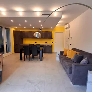 Casa Di Como. Côme
